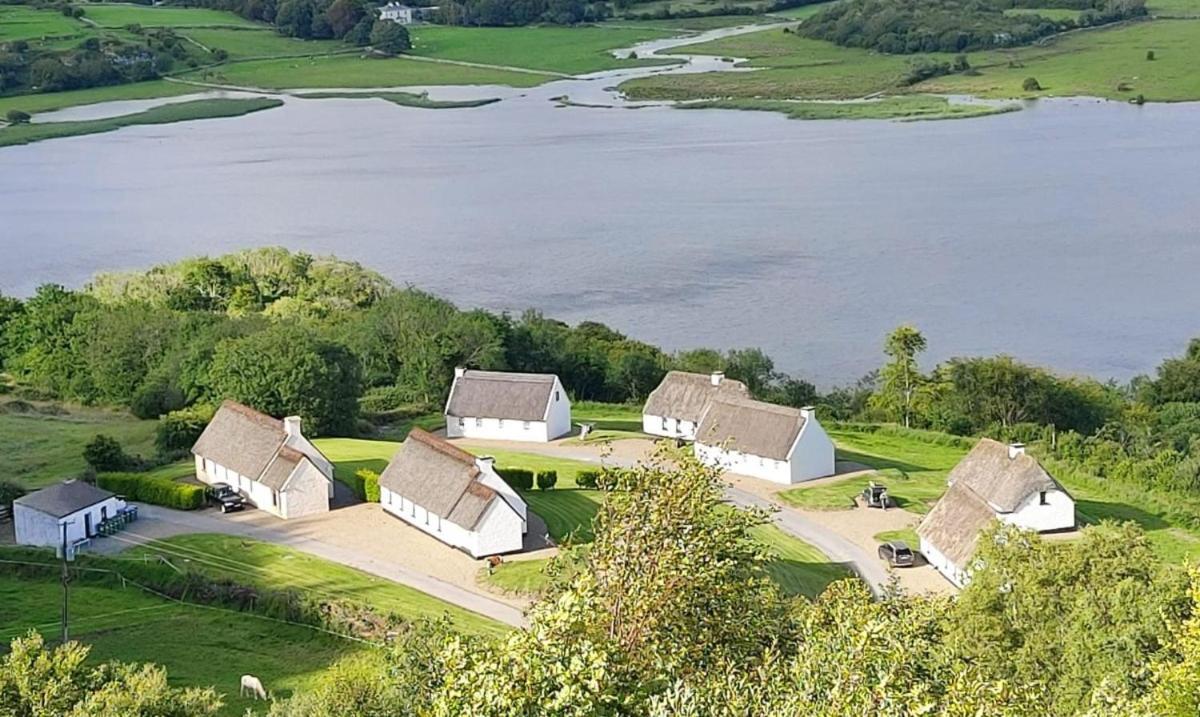 Corofin Lake Cottages Εξωτερικό φωτογραφία